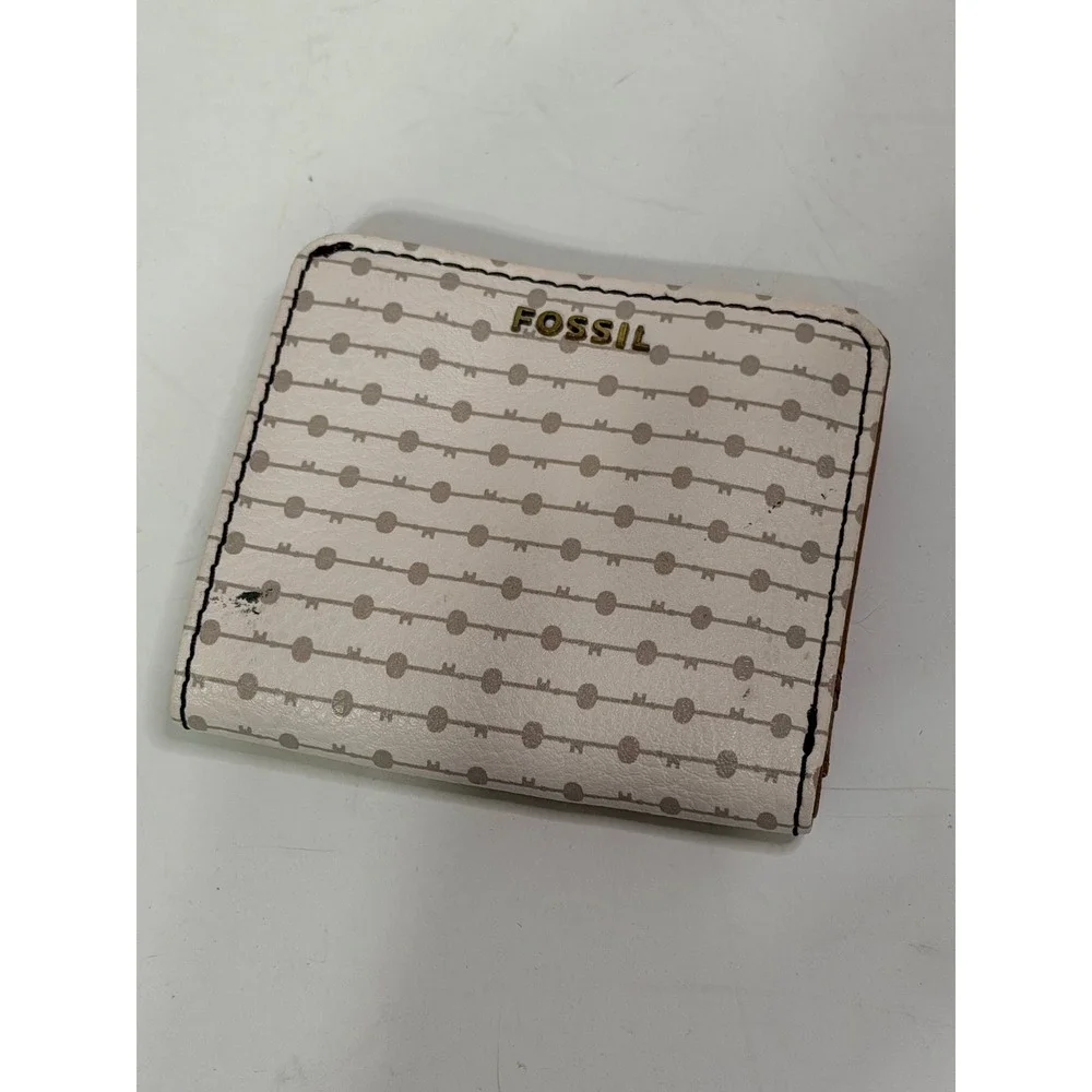 Fossil Bifold Wallet Cream Tan Logo Pattern Small Coin Pocket Brown Interior